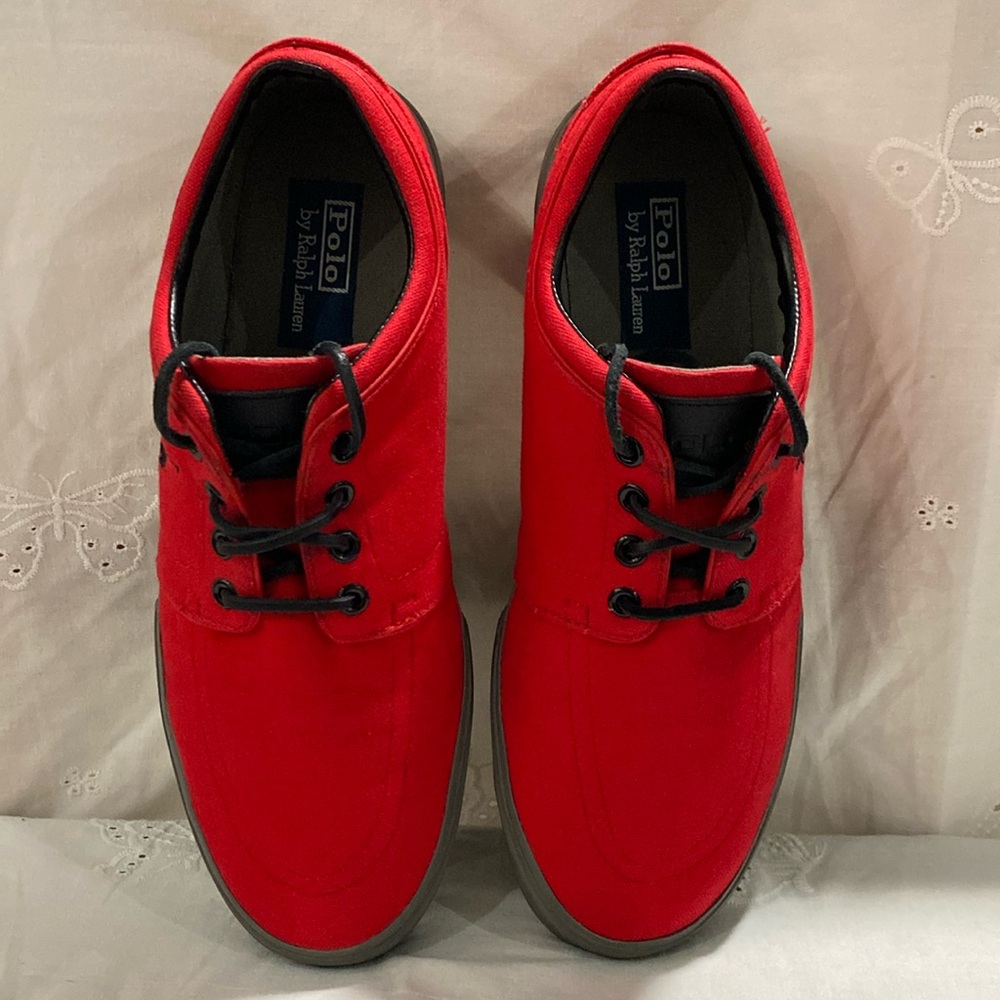 POLO BY RALPH LAUREN. SIZE:10D. RED AND BLACK. BLACK LEATHER LACES. POLO LOGO